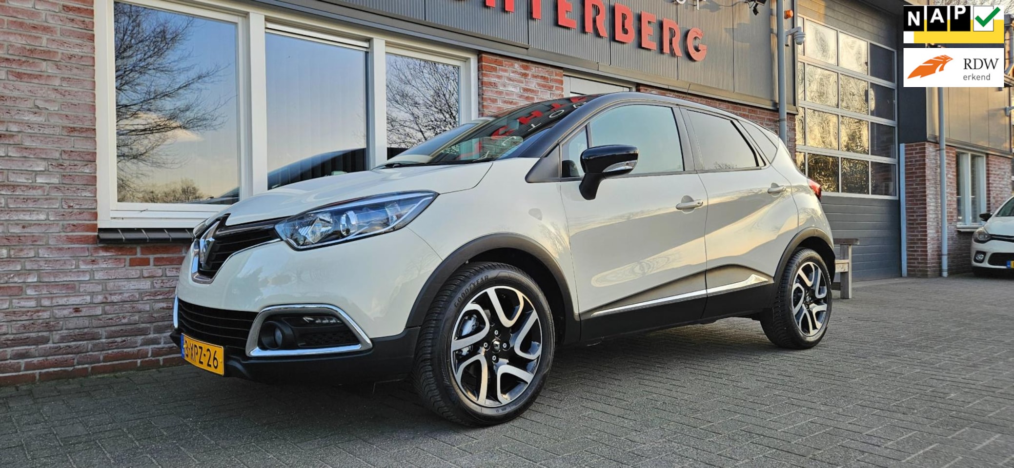 Renault Captur - 1.2 TCe Dynamique Automaat! Trekhaak! Camera! Navigatie! NAP! Dealer Onderhouden! - AutoWereld.nl