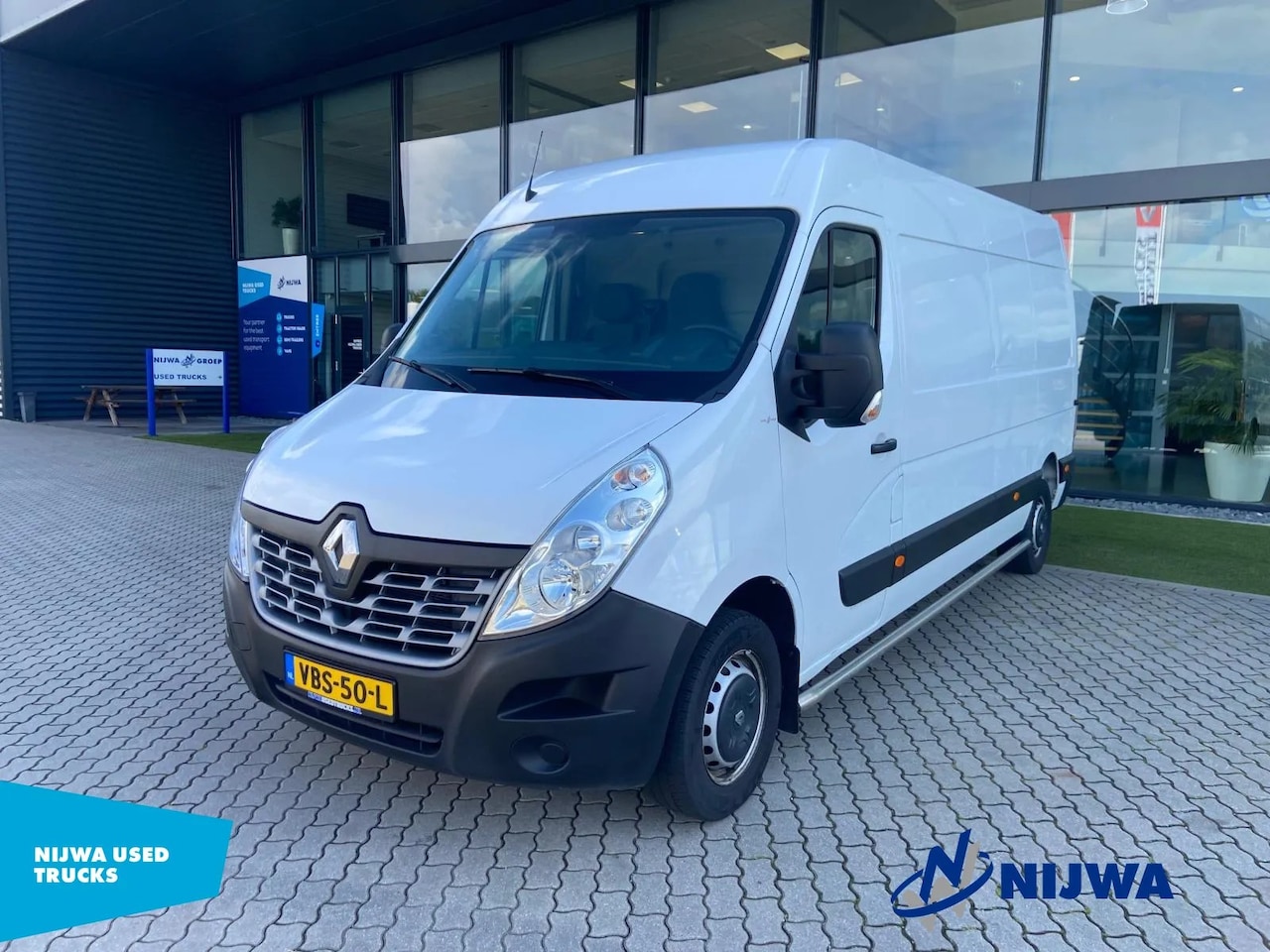 Renault Master - T35 145 L3H2 Navigatie + Airco - AutoWereld.nl