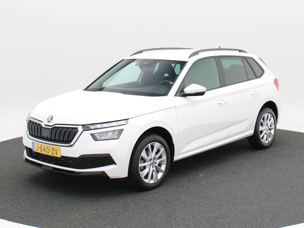 Skoda Kamiq - 1.0 TSi 110 Pk Automaat Sport Business | Adaptive Cruise | DAB | Climate Control | Navigat - AutoWereld.nl