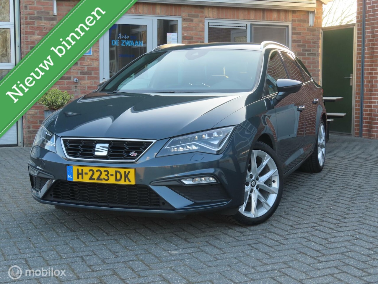 Seat Leon ST - 1.5 TSI FR Ultimate Ed blacksky/carplay/camera/sfeerverlicht/ledtrekhaak. - AutoWereld.nl