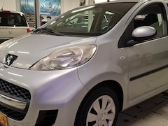 Peugeot 107 - 1.0-12V XS peugeot 107 met airco, centrale vergrendeling, elektrische ramen voor,