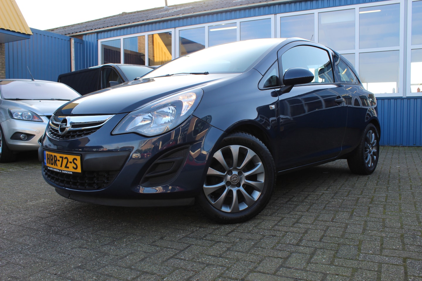 Opel Corsa - 1.2i "Selection" LMV - Airco !!! - AutoWereld.nl