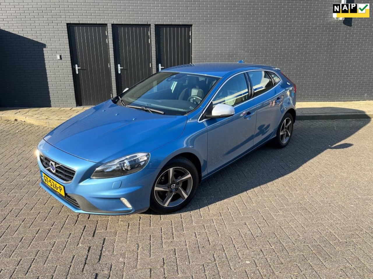 Volvo V40 - 2.0 D2 R-Design Business Xenon Navi NAP - AutoWereld.nl