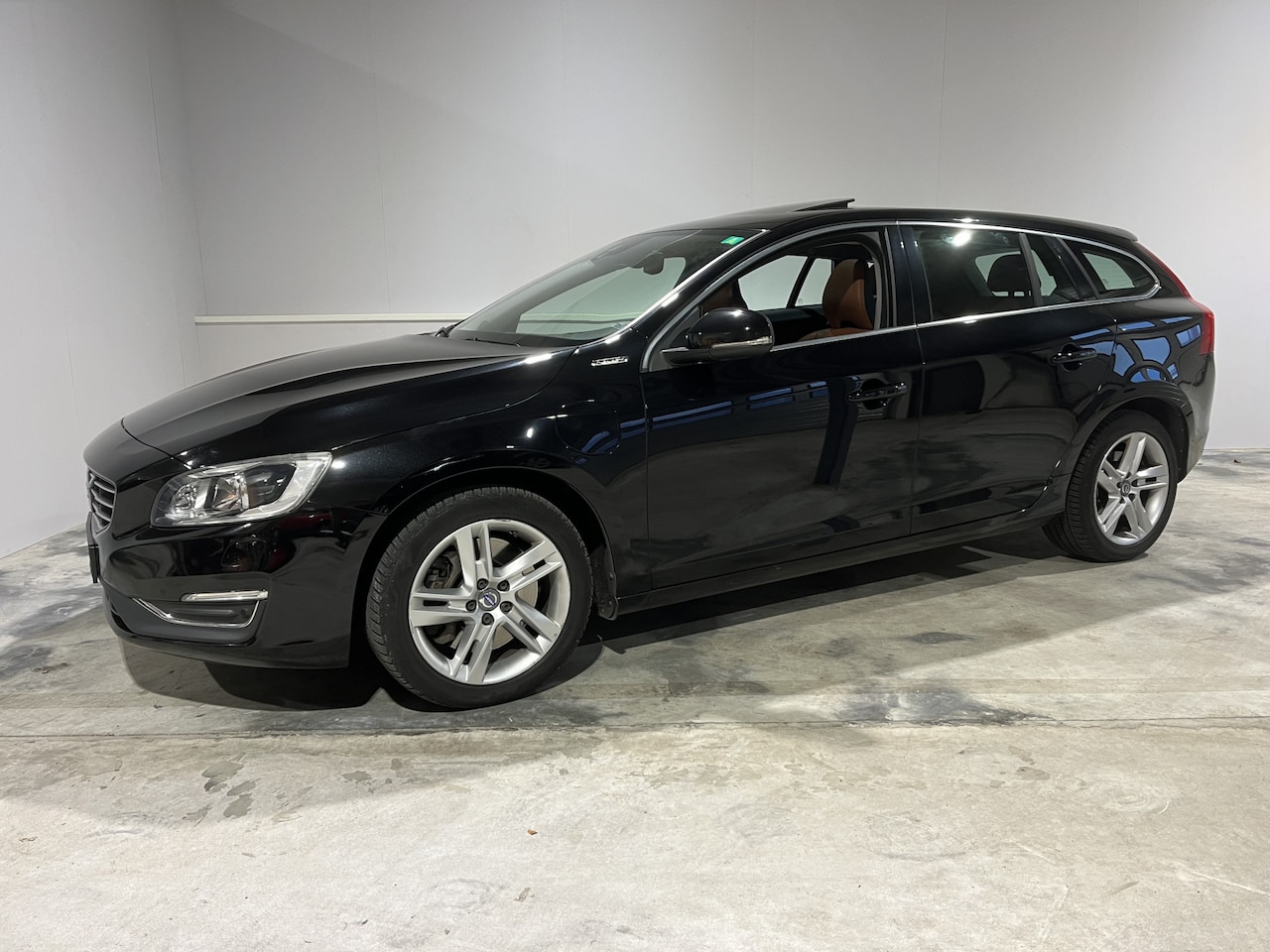 Volvo V60 - 2.4 D6 Twin Engine Summum 2.4 D6 Twin Engine Summum (Met nieuwe distributieriem) - AutoWereld.nl