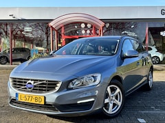 Volvo V60 - 2.0 D2 Kinetic | Navigatie | Climate | Cruise