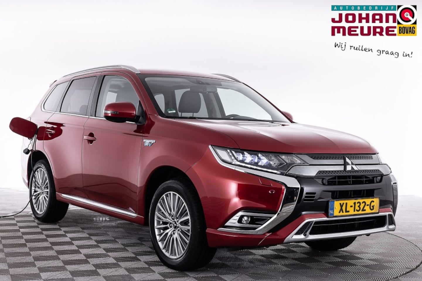 Mitsubishi Outlander - 2.4 PHEV Intense+ | SCHUIFDAK | Half LEDER | Trekhaak . - AutoWereld.nl