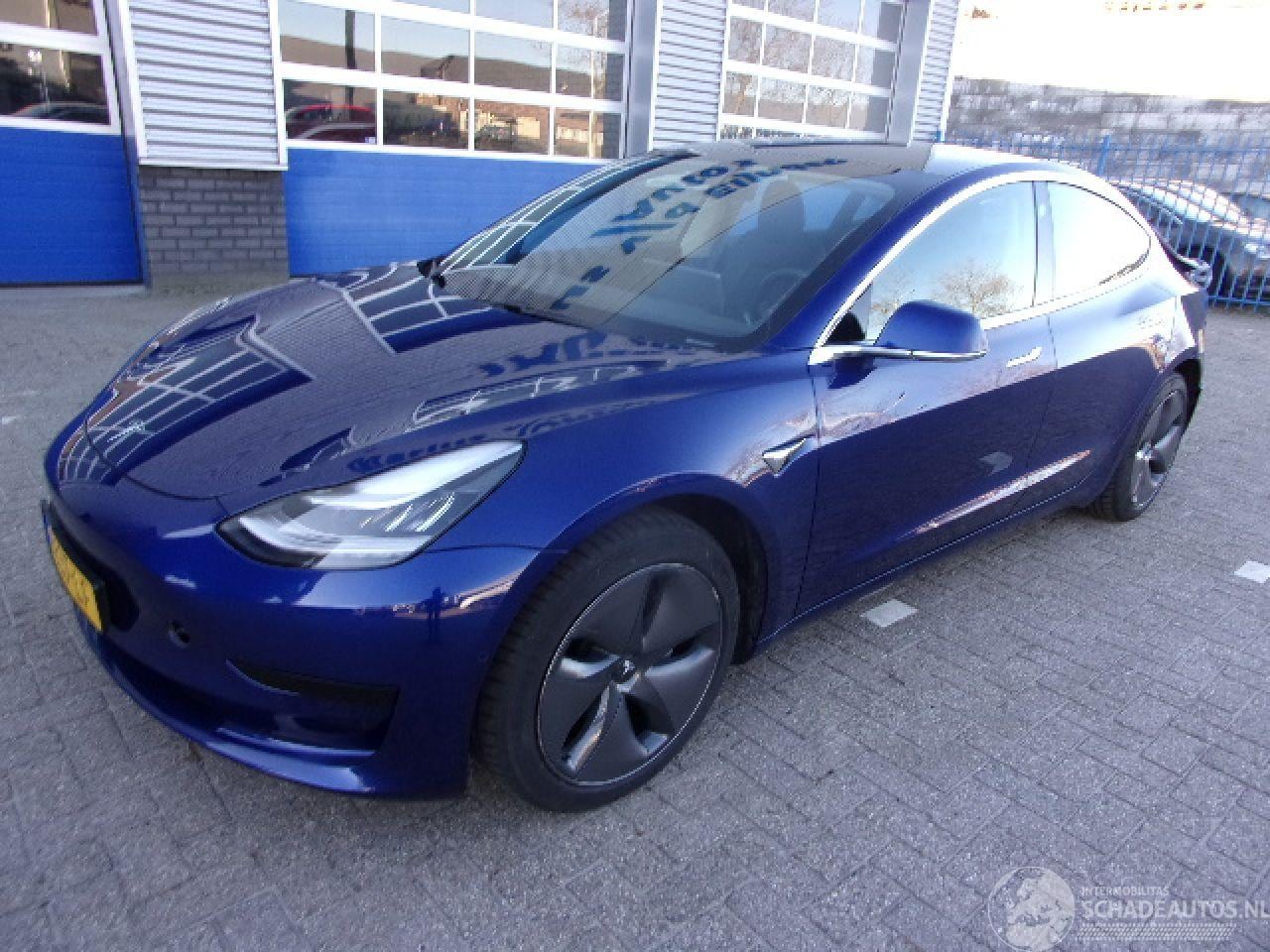 Tesla Model 3 - RWD PLUS 60KW PANORAMA - AutoWereld.nl