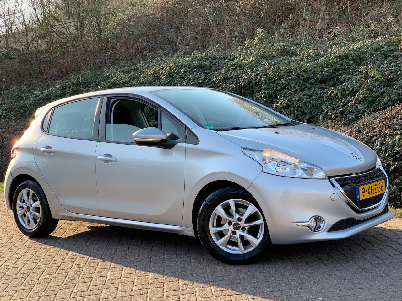 Peugeot 208 - 1.6 e-HDi Blue Lease |5d|Airco|Navi|Cruise|2014| - AutoWereld.nl