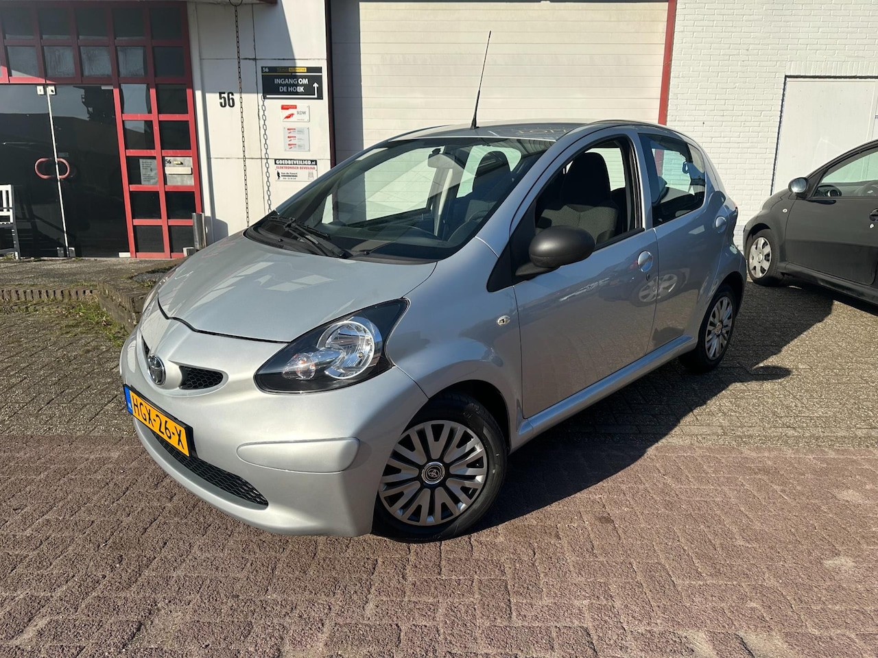 Toyota Aygo - 1.0-12V | SILVER/ GREY EDITION NIEUW APK |NETTE AUTO| AIRCO |5 DEUR| E-PKKT| - AutoWereld.nl