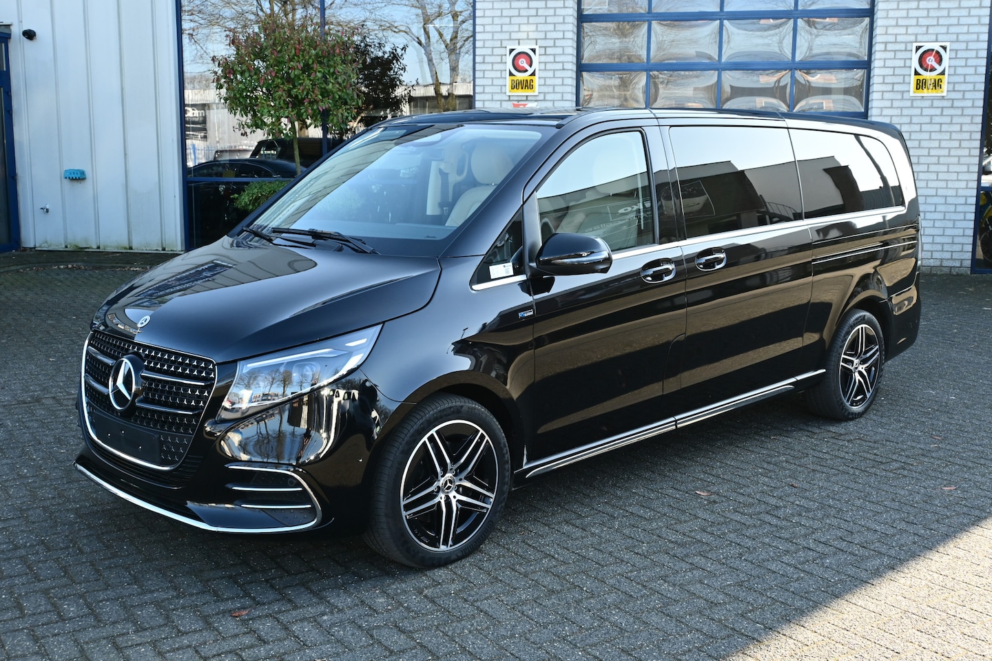 Mercedes-Benz V-klasse - 300d 4-Matic L3 AMG uitvoering, Elektrische portieren, Distronic - AutoWereld.nl