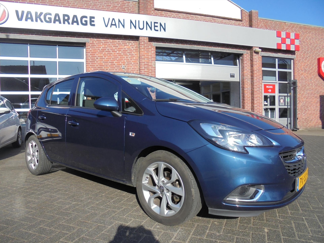 Opel Corsa - 1.4 90PK 5D Cosmo||Trekhaak||PDC||LMV||Rijklaar|| - AutoWereld.nl