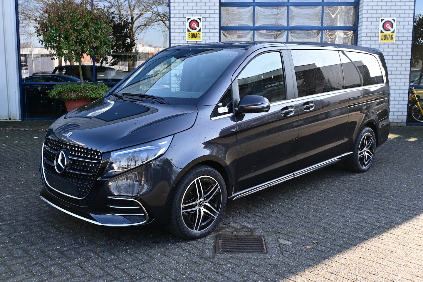 Mercedes-Benz V-klasse - 300d L3 AMG pakket, Easy pack pakket, Winterpakket - AutoWereld.nl