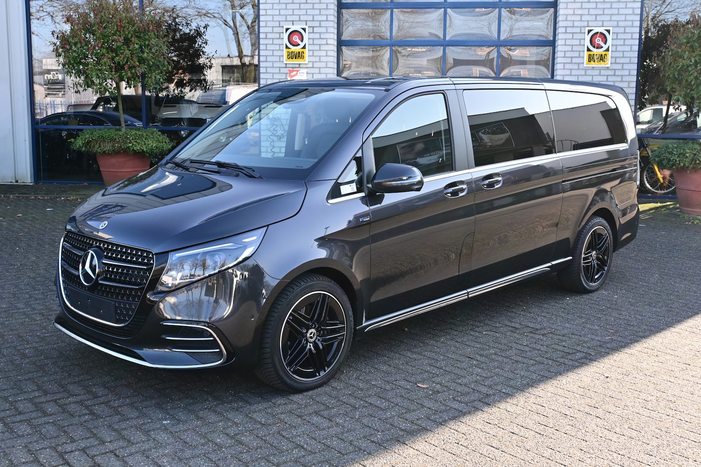 Mercedes-Benz V-klasse - 300d 4-Matic L3 AMG pakket, Elektrische portieren, 4x4 - AutoWereld.nl