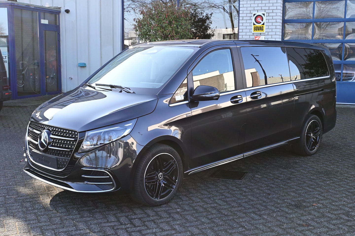 Mercedes-Benz V-klasse - 300d 4-Matic L3 AMG pakket, Elektrisch portieren, Distronic - AutoWereld.nl