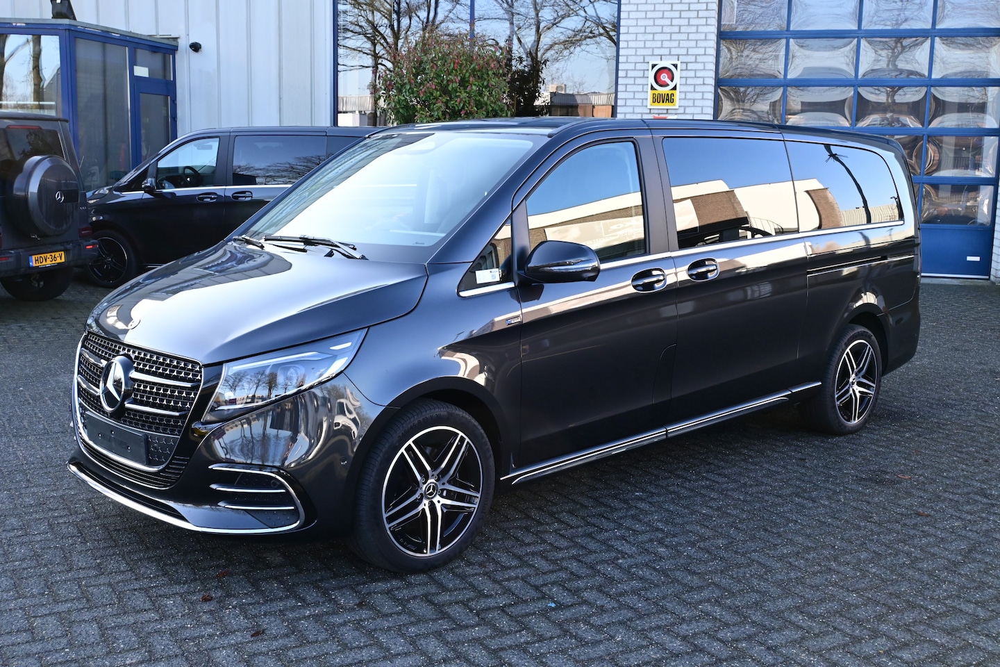 Mercedes-Benz V-klasse - 300d L3 AMG pakket, Easy Pack Pakket, Distronic - AutoWereld.nl