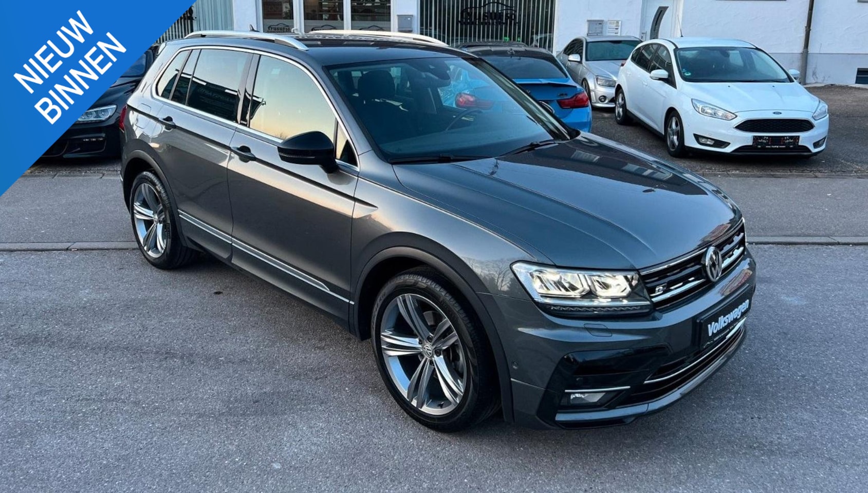 Volkswagen Tiguan - 1.5 TSI R-LINE ADAP CRUISE TREKHAAK - AutoWereld.nl