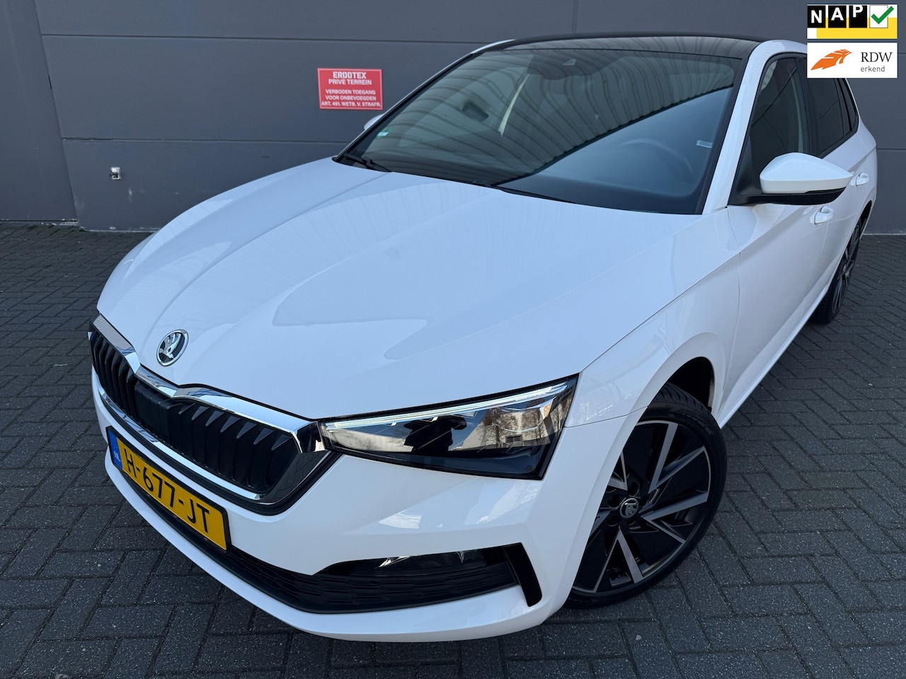 Skoda Scala - 1.0 TSI Sport Business*PANAROMADAK*Apple Carpl*PARKER-SENSOREN*VELGEN*CRUISE*CLIMAT-AIRCO* - AutoWereld.nl