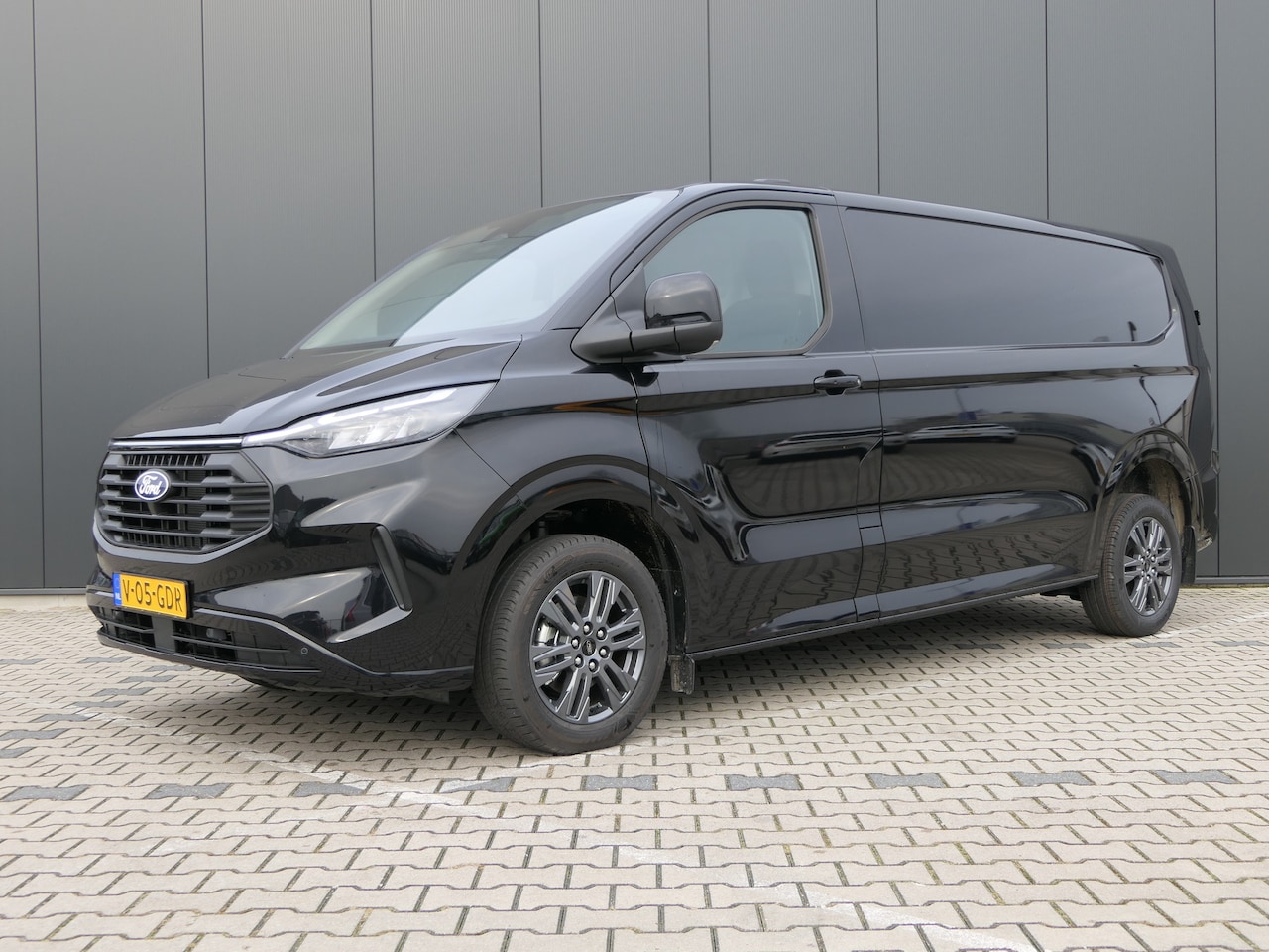 Ford Transit Custom - 320 136 pk Automaat 2.0 TDCI L2H1 Limited | € 5.330,- Voorraad Voordeel | € 5.330,- Voorra - AutoWereld.nl