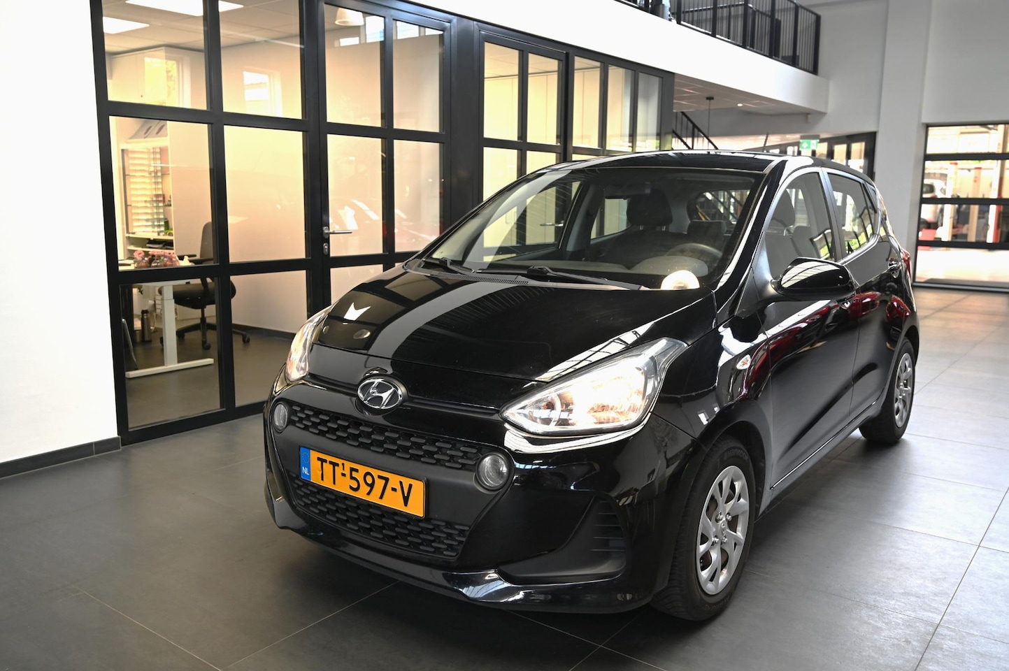 Hyundai i10 - 1.0i Comfort met Smart Navigatie Pack *All-in prijs* - AutoWereld.nl