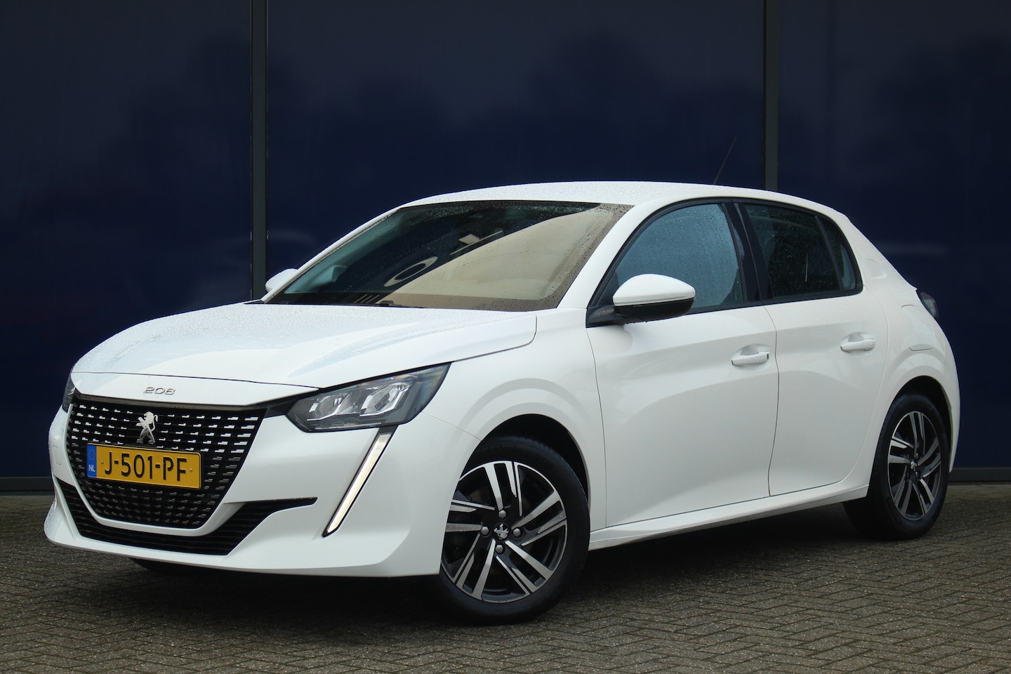 Peugeot 208 - 1.2 PureTech Allure Peugeot 208 1.2 100 PK Allure | CarPlay | Climate & Cruise C. | LED | - AutoWereld.nl