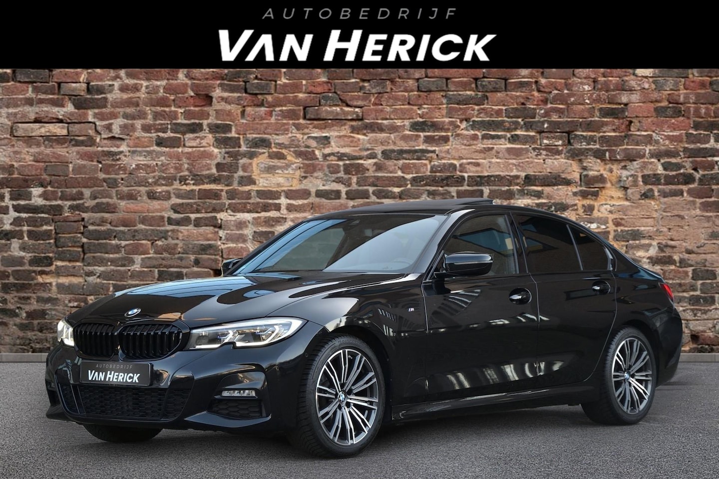 BMW 3-serie - 318i M-Sport Automaat | Schuif/kantel dak | Virtual Cockpit | Velours - AutoWereld.nl