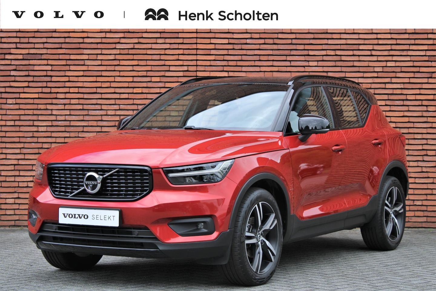 Volvo XC40 - T3 Automaat R-Design | Panorama Dak | Harman Kardon Audio | Verwarmbare Voor- En Achtersto - AutoWereld.nl