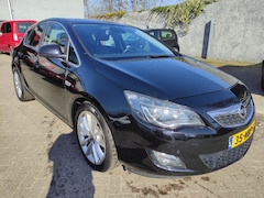 Opel Astra - 1.6 Turbo Cosmo