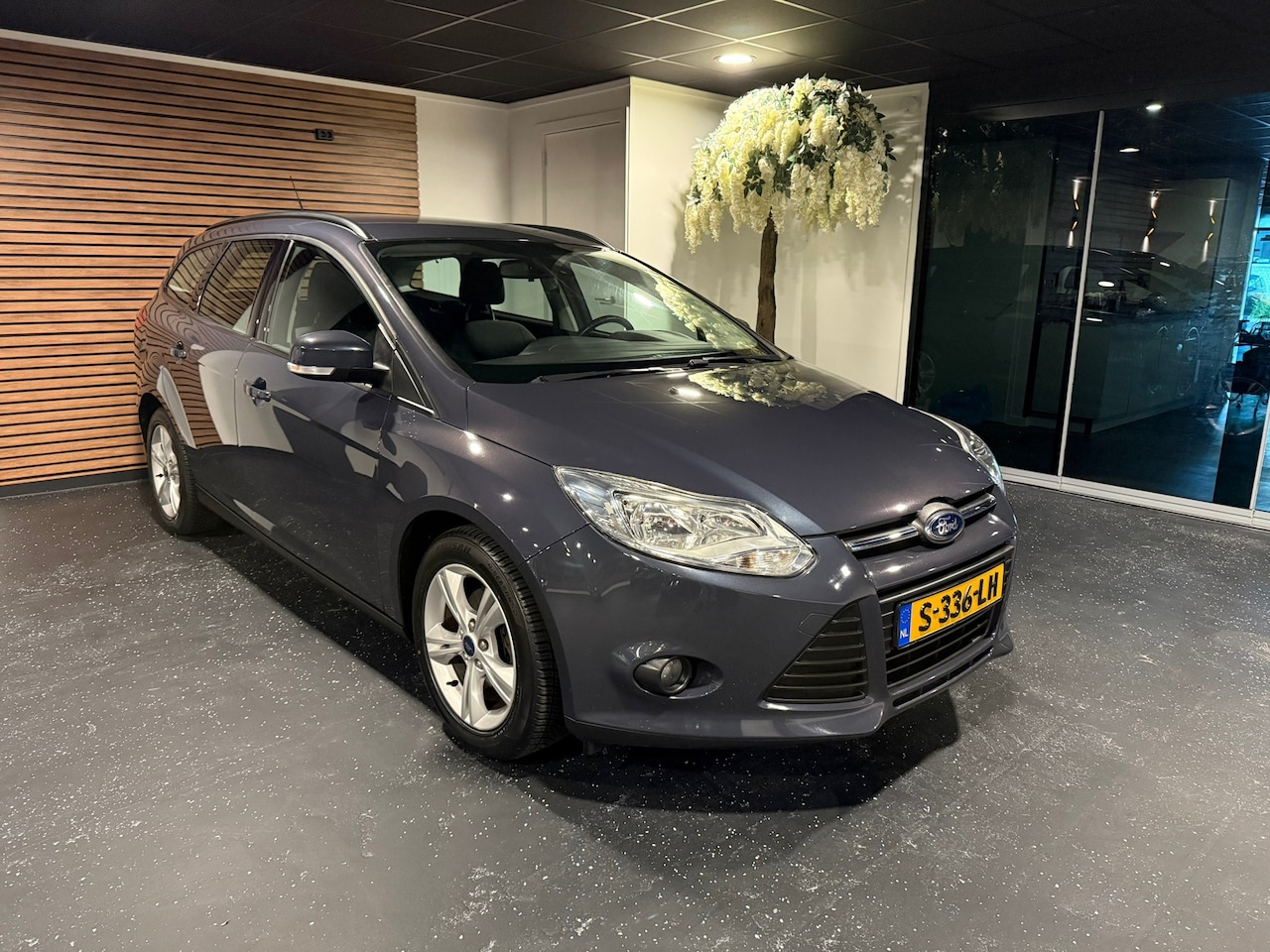 Ford Focus Wagon - 1.0 EcoBoost Edition STOELVERW/AIRCO/CRUISE. - AutoWereld.nl