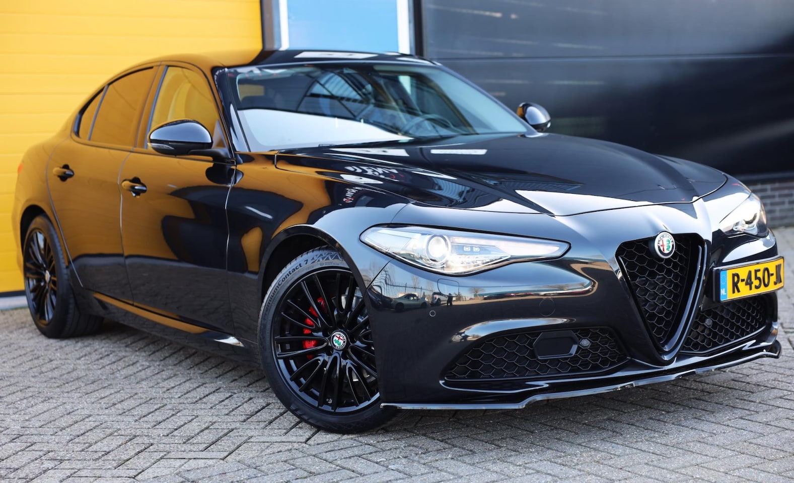 Alfa Romeo Giulia - 2.0T Sport / AUT / Navi / Ecc / Elek Pakket / Acc / Dode Hoek / Lane Assist / Half Leder / - AutoWereld.nl