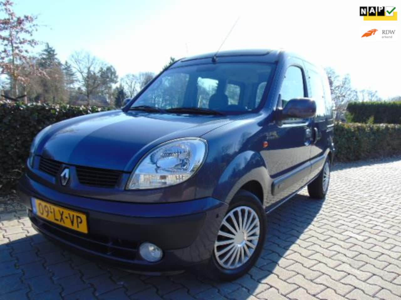 Renault Kangoo - 1.6-16V Privilège 1.6-16V Privilège , Panoramadak , Elec.Pakket / Stuurbekrachtiging / Trekhaak. - AutoWereld.nl