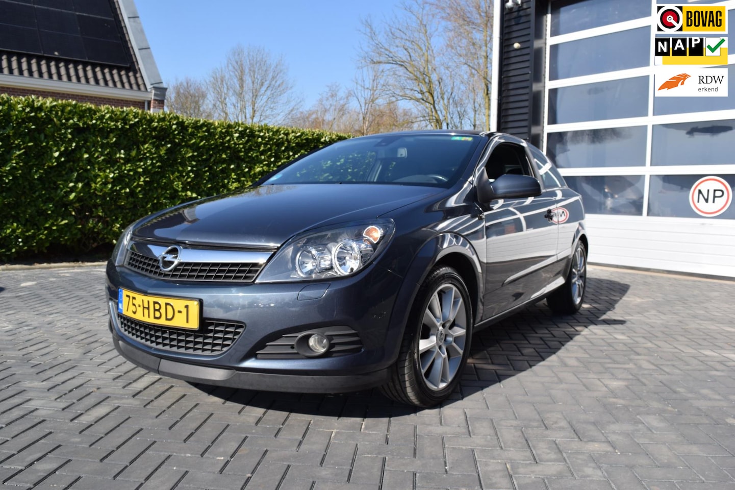 Opel Astra GTC - 1.8 Cosmo 1.8 Cosmo - AutoWereld.nl