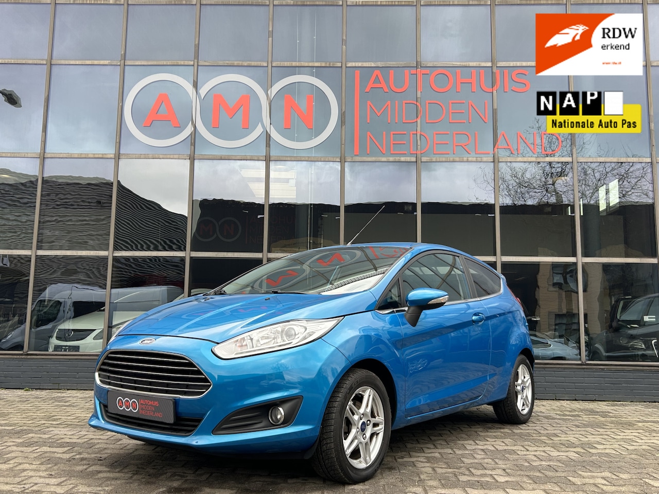 Ford Fiesta - 1.0 Titanium Achteruitrijcamera,Stoelverwarming,Elekpakket,Airco - AutoWereld.nl