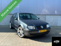 Volkswagen Bora - 1.6-16V Sportline NAP TREKHAAK