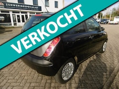 Lancia Y(psilon) - Ypsilon 1.2i Airco Bi-Color APK Oktober 2025 Zuinig