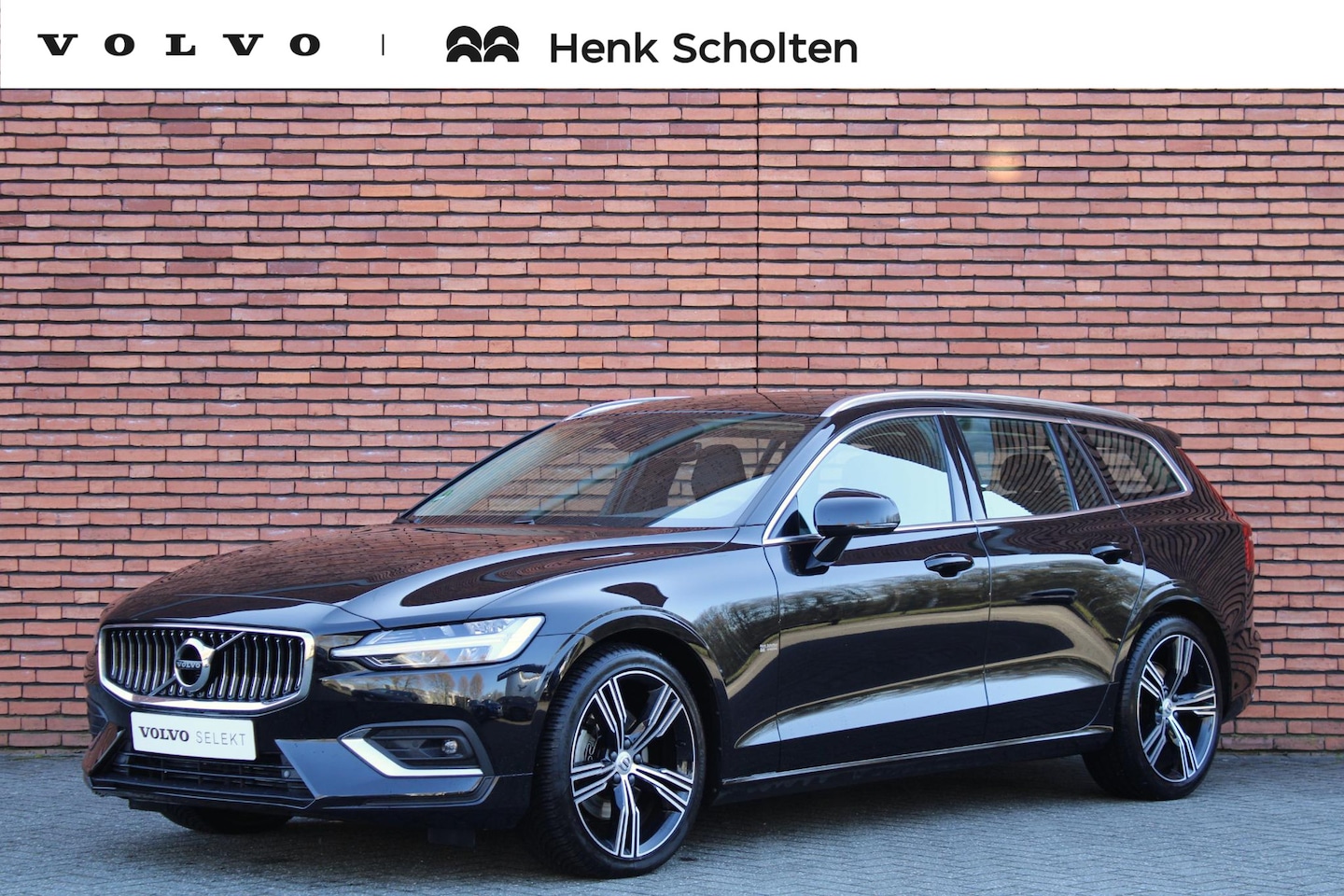 Volvo V60 - B3 AUT8 163PK R-Design | Verwarmbare Voorstoelen | Parkeersensoren | Achteruitrijcamera | - AutoWereld.nl