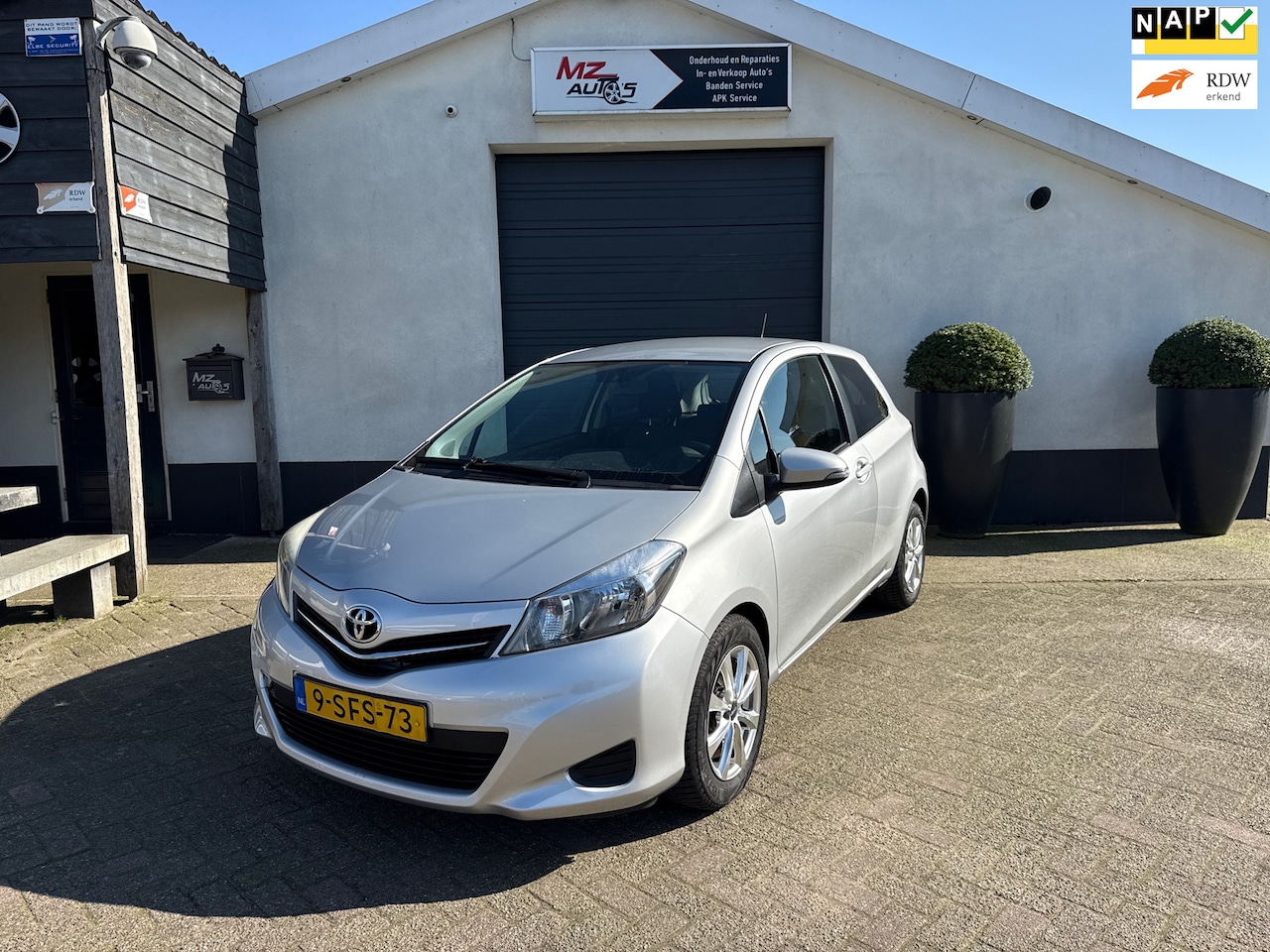 Toyota Yaris - 1.3 VVT-i Aspiration 1.3 VVT-i Aspiration - AutoWereld.nl