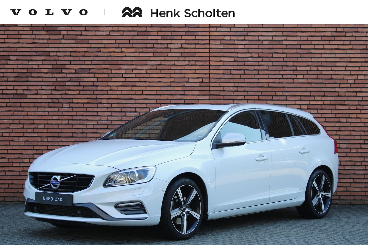 Volvo V60 - T4 Automaat Business Sport | Achteruitrijcamera | High Performance Audio | Getint Glas Ach - AutoWereld.nl