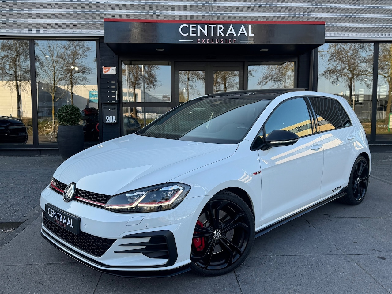 Volkswagen Golf - 2.0 TSI GTI TCR Pano|290PK|DCC|Keyless|ACC|Camera - AutoWereld.nl