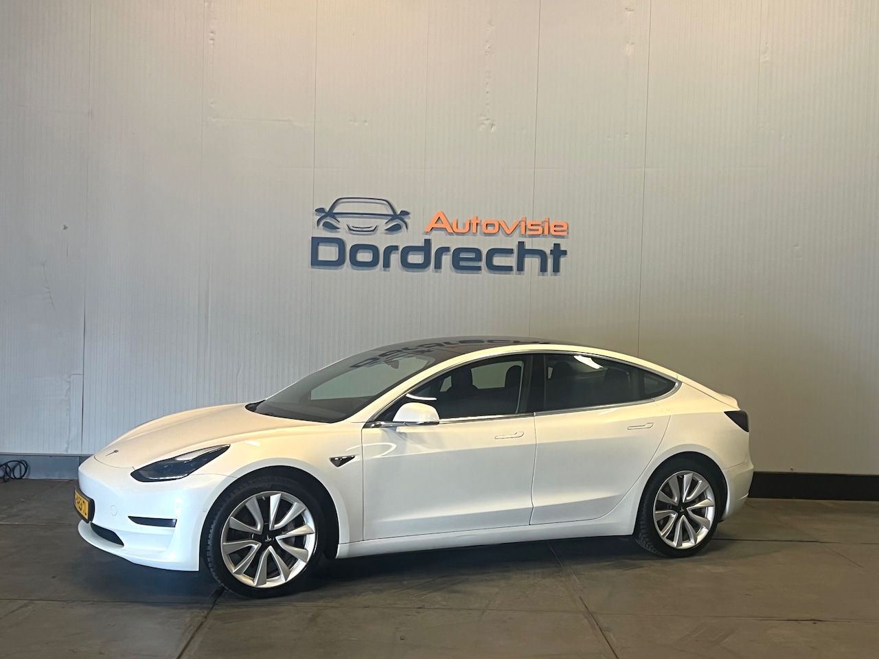 Tesla Model 3 - Standard RWD Plus 60 kWh|1e Eigenaar|33.574km|Panoramadak - AutoWereld.nl