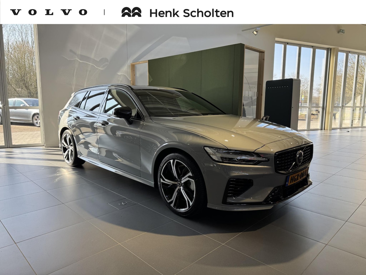 Volvo V60 - T6 Plug-in hybrid AWD Ultra Dark | Verwarmbare stoelen voor/achter | Harman Kardon Audio i - AutoWereld.nl