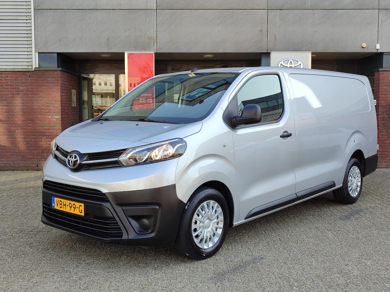 Toyota PROACE Long Worker - 2.0 D-4D COOL COMFORT TREKHAAK CRUISE AIRCO BLUETOOTH 3-PERSOONS NL-AUTO - AutoWereld.nl