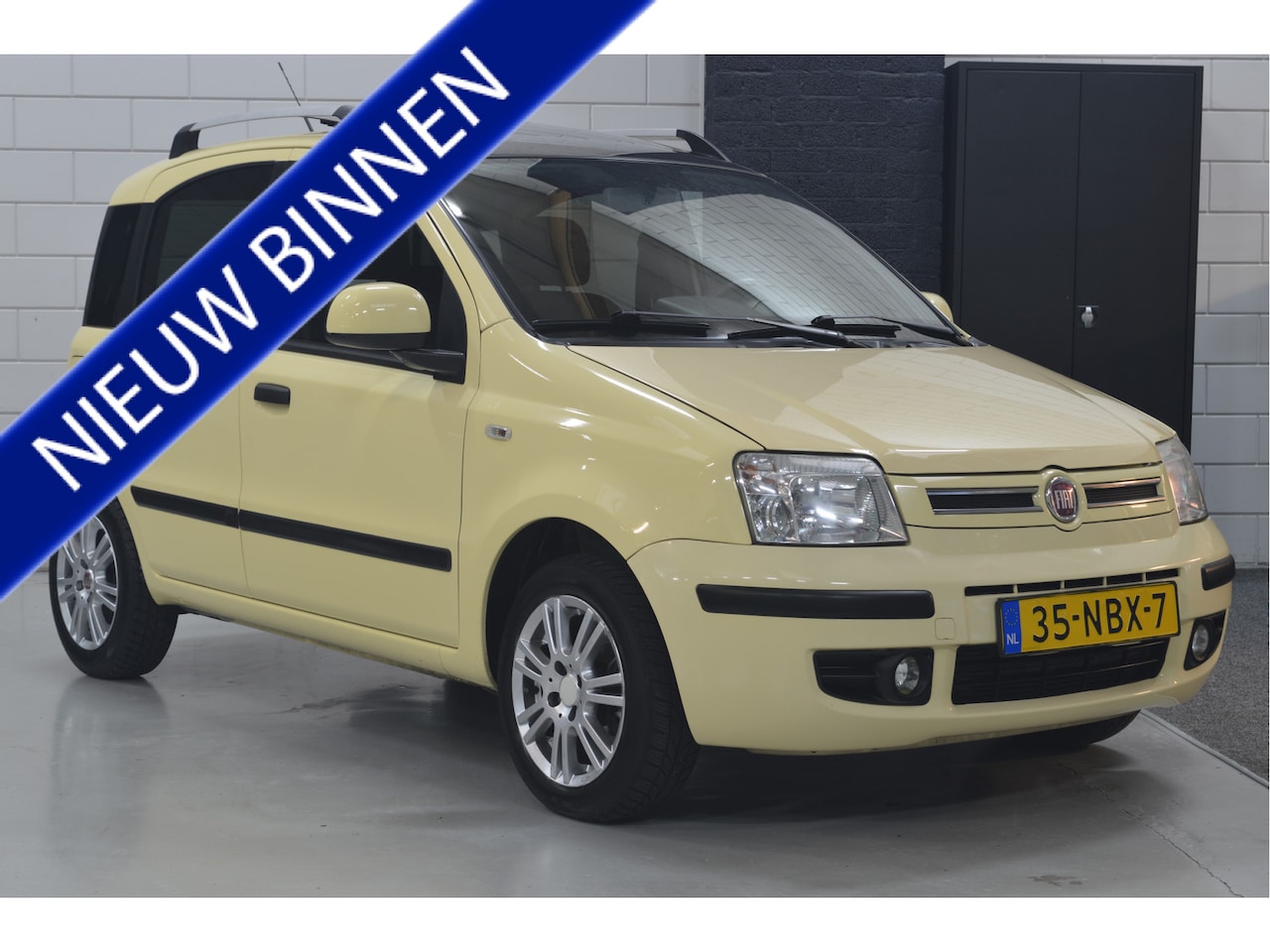 Fiat Panda - 1.2 Emotion // AUTOMAAT // CLIMATE COTROLE // PARKEERSENSOREN // PANORAMADAK // - AutoWereld.nl