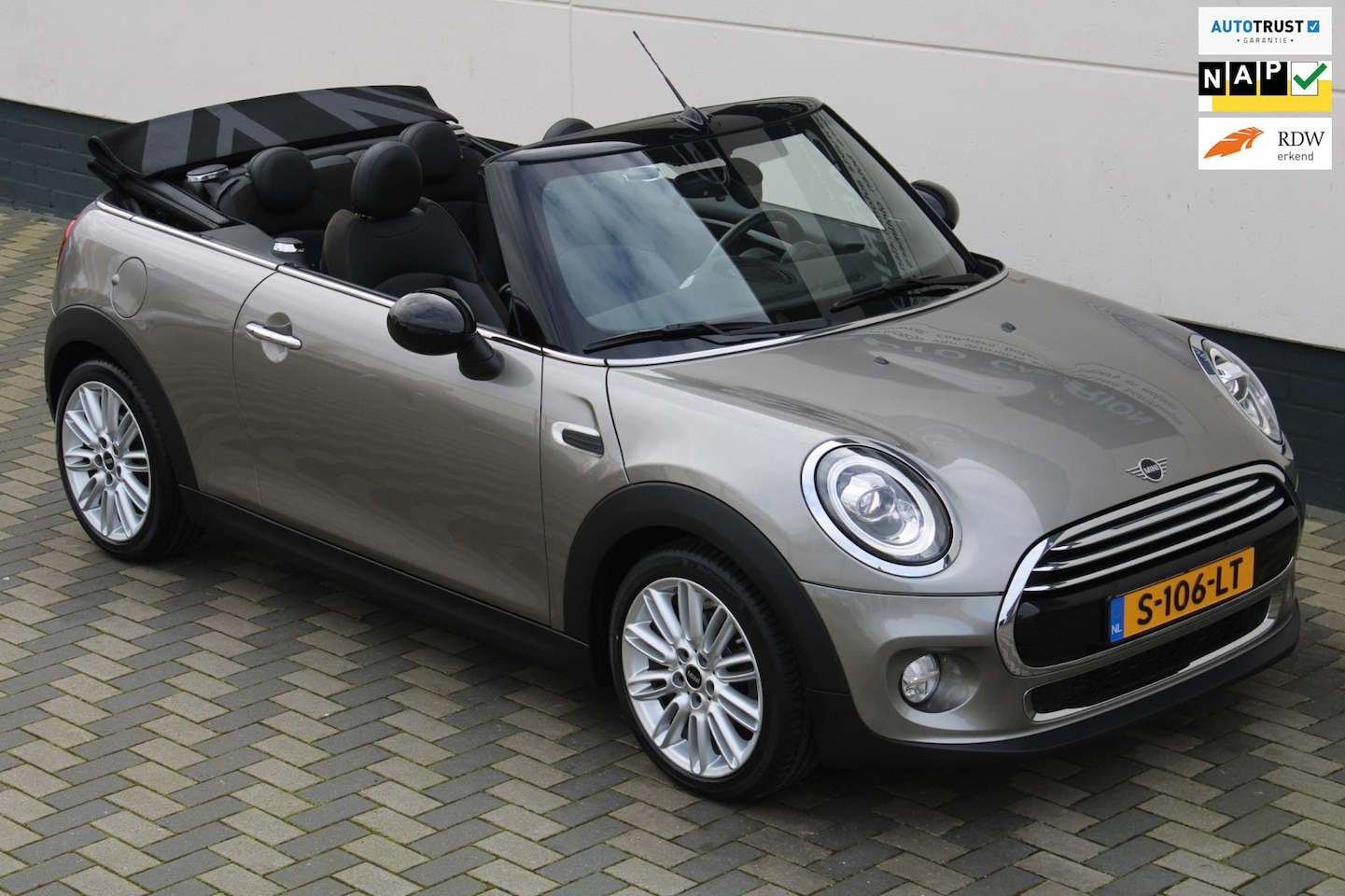 MINI Cabrio - Cooper 1.5 136PK Automaat LED Navi Leder H/K !! - AutoWereld.nl