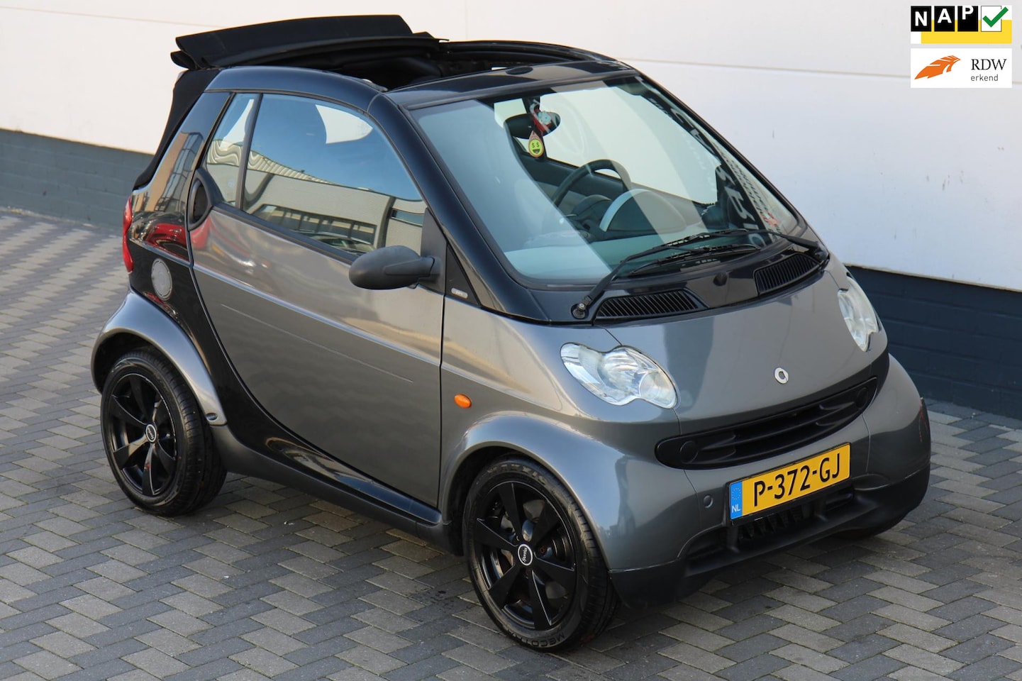 Smart Fortwo cabrio - 0.7 pure Airco inclusief nieuwe APK !! - AutoWereld.nl