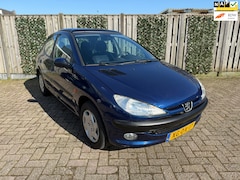 Peugeot 206 - 1.4 Gentry - N. APK - AIRCO - Distributie verv. - Elektrische ramen - stuurbekrachtiging