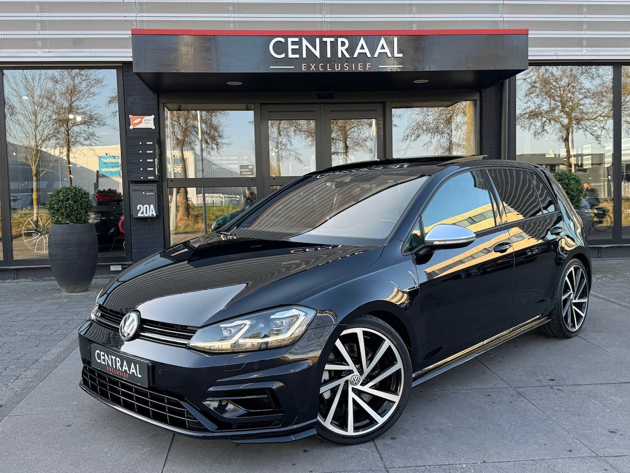 Volkswagen Golf - R 2.0 TSI 4Motion|Akrapovic|Pano|Dynaudio|Memory|Leder|DCC|Keyless|Camera|ACC|310PK - AutoWereld.nl