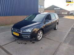 Ford Focus Wagon - 1.8-16V Futura Flexifuel // Vol Opties