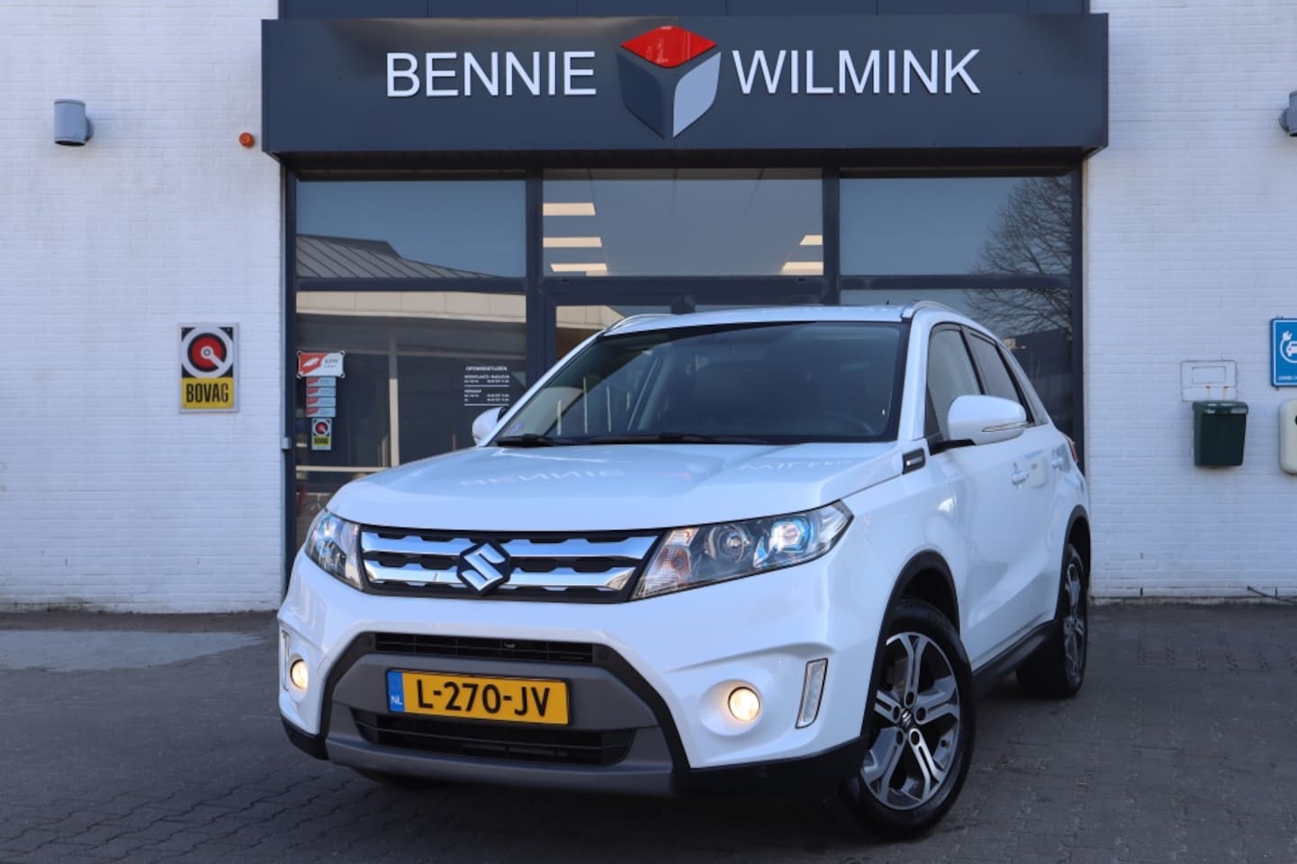 Suzuki Vitara - 1.6 16V High Executive Automaat/PanoDak/AdaptiveCruise/AllSeason - AutoWereld.nl