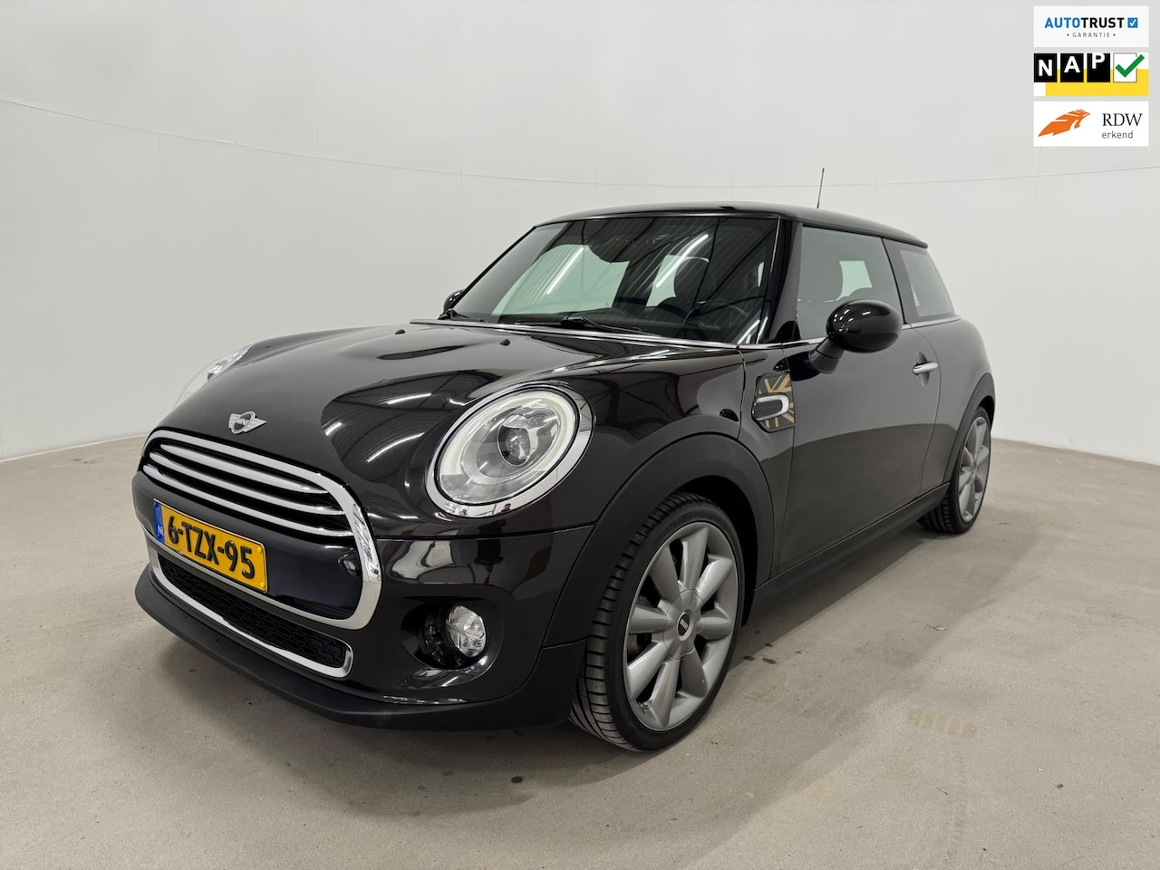 MINI Cooper - Mini 1.5 Chili PANO NAVI - AutoWereld.nl