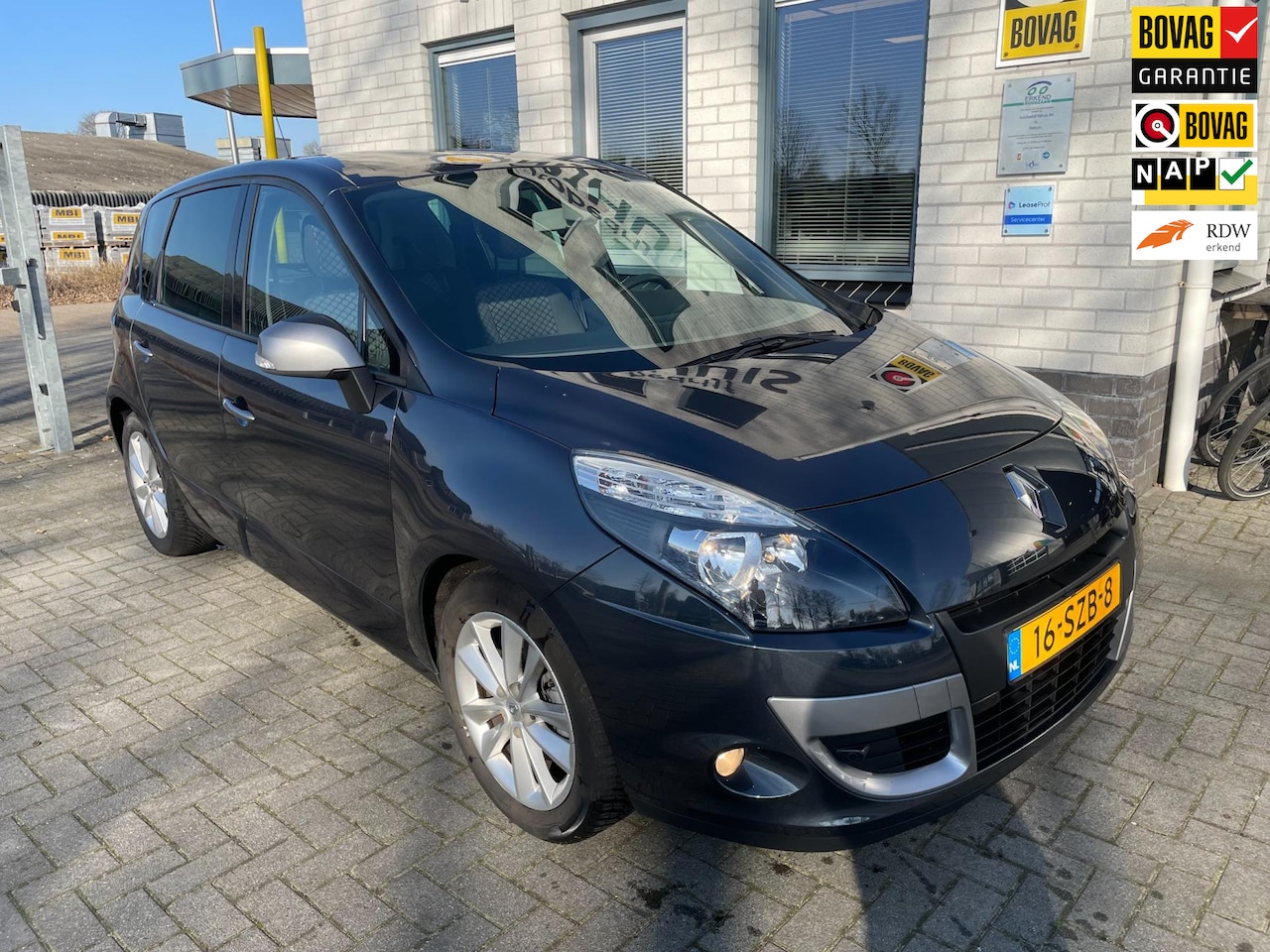 Renault Scénic - 1.4 TCe Privilege / Camera / Trekhaak / PDC V+A / Climate controle / Cruise / Telefoon / N - AutoWereld.nl